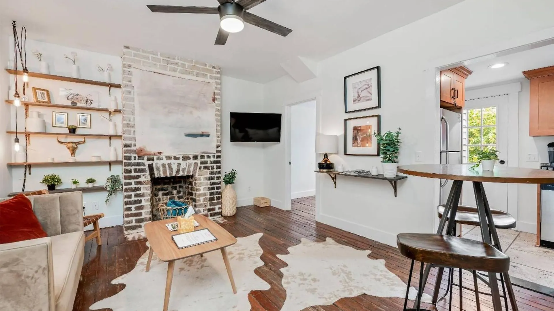 3-Bedroom Loft On Savannah'S Prettiest Street! Holiday home