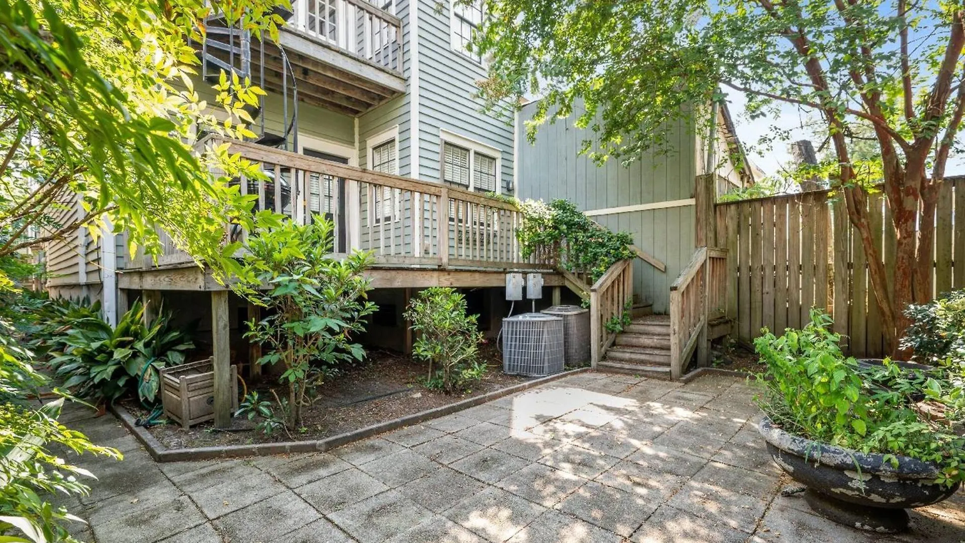 3-Bedroom Loft On Savannah'S Prettiest Street! United States
